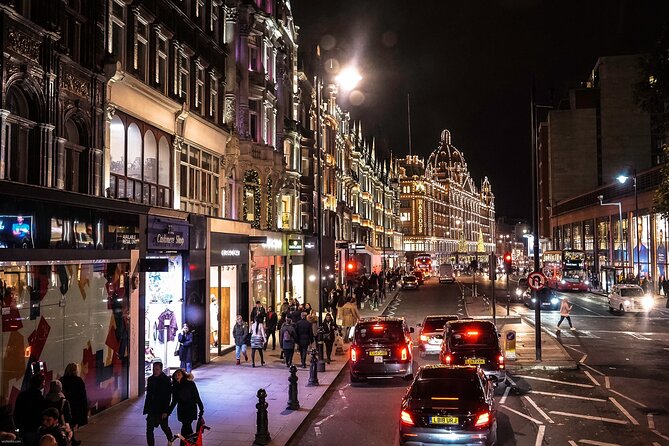 London Exclusive Christmas Lights Guided Tour by Black Cab - Oxford Street and Selfridges: London’s biggest festive show