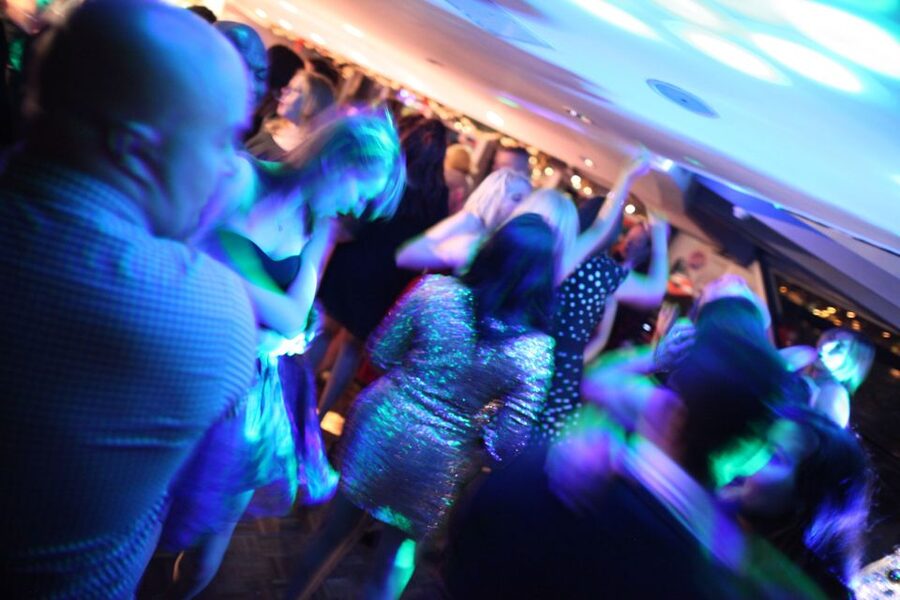 London: Festive New Year’s Eve 4-Course Dinner Cruise - Midnight Champagne beside Big Ben