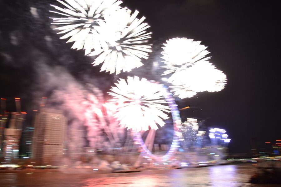 London: Festive New Year’s Eve 4-Course Dinner Cruise - Who will enjoy this Thames celebration?