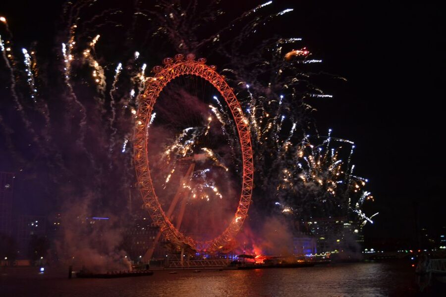 London: Festive New Year’s Eve 4-Course Dinner Cruise - Under Tower Bridge and into the Docklands