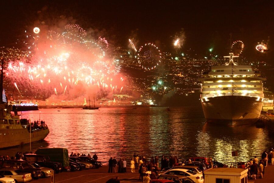 Madeira: New Year's Eve Fireworks by Catamaran - Key points at a glance