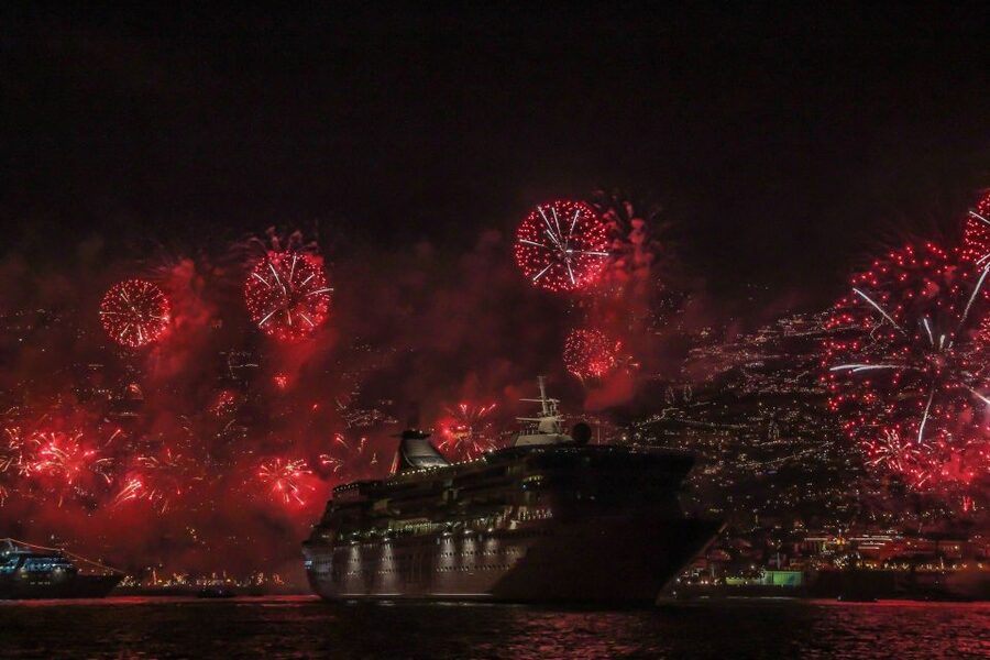 Madeira: New Year's Eve Fireworks by Catamaran - Why the water is the right place for Funchals fireworks