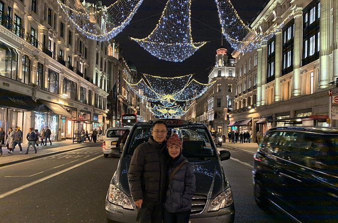 Magical Christmas Lights in London: Private Black Cab Tour - Bond Street mixes lights with street performance