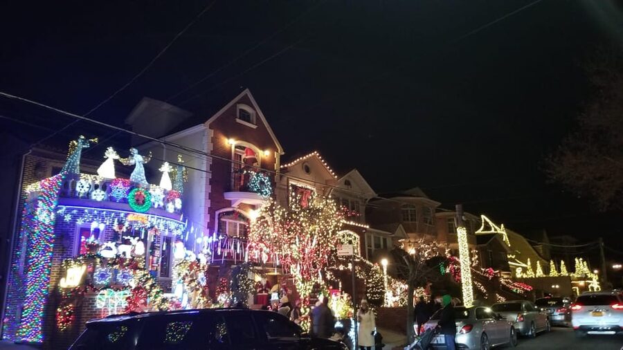 Magnificent Christmas Lights Tour of Dyker Heights Brooklyn - What the $60 price really covers