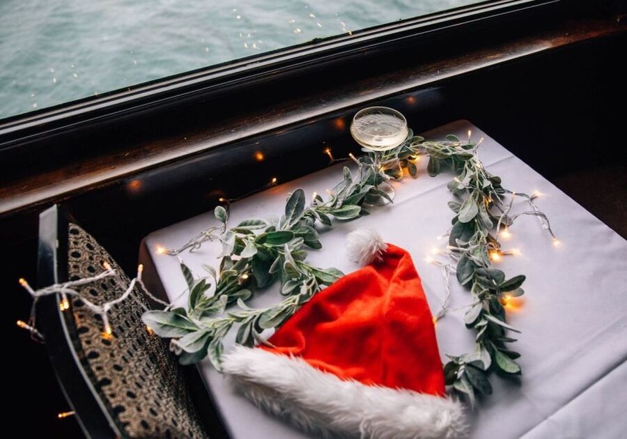Marina Del Rey: Christmas Eve Buffet Brunch or Dinner Cruise - Music, décor, and the tone of the evening