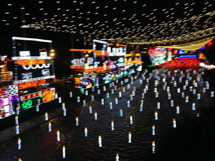 Medellin Christmas Lights Tour - What the guide adds to the evening