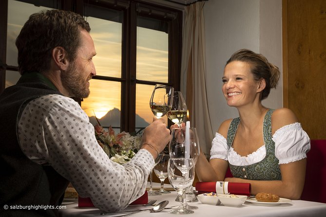Mozart and Advent/Christmas Concert with Dinner at Fortress Hohensalzburg - What dinner service is really like