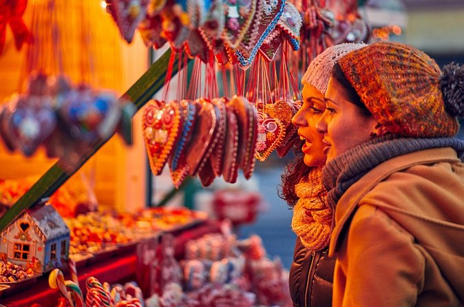 Munich Christmas Market Hopping Guided Tour - What the included hot drink adds
