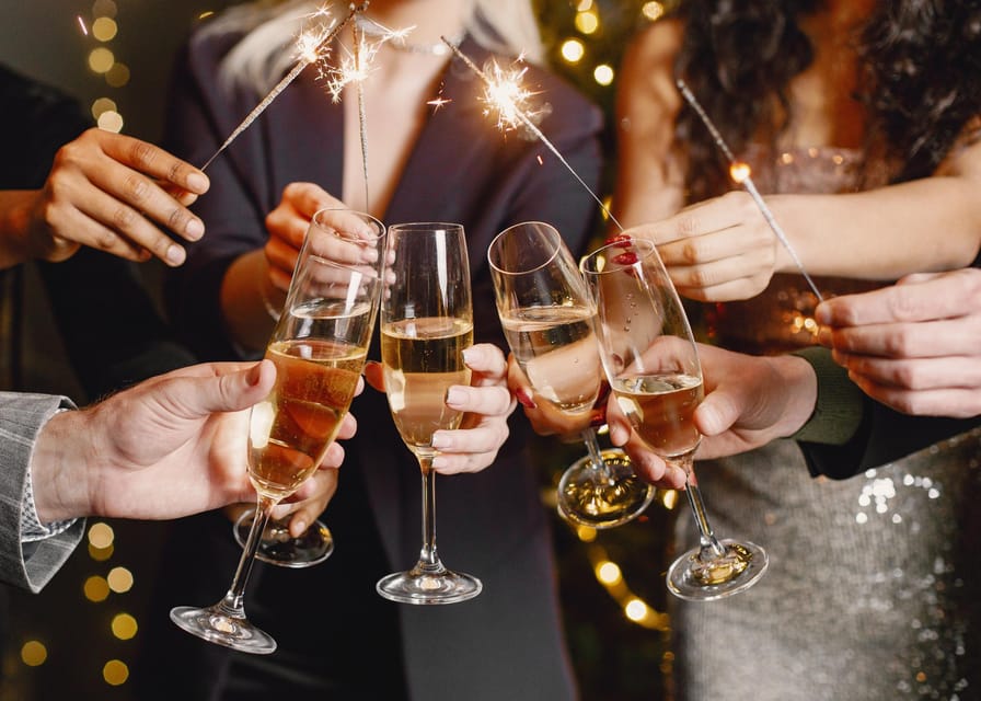 New Year’s Eve Luxury Boat – DJ, Buffet & Open Bar - Why this New Year’s Eve cruise works