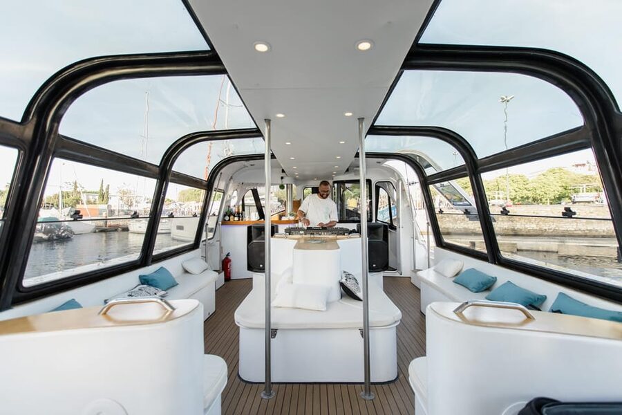 New Year’s Eve Luxury Boat – DJ, Buffet & Open Bar - Rain protection and winter comfort