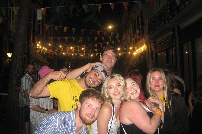 New Years Eve Porto Crawl: 7 drinks, Games, Fun & VIP club entry - Starting at Fonte dos Leões at 9:15 p.m.