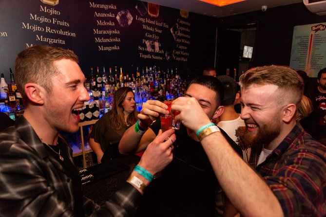 New Years Eve Porto Crawl: 7 drinks, Games, Fun & VIP club entry - The large-group tradeoff