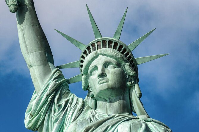 New York City Christmas Holiday Statue and Skyline Cocoa Cruise - Key points to know before booking
