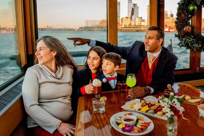 New York City Christmas Holiday Statue and Skyline Cocoa Cruise - A quiet Christmas break on New York Harbor