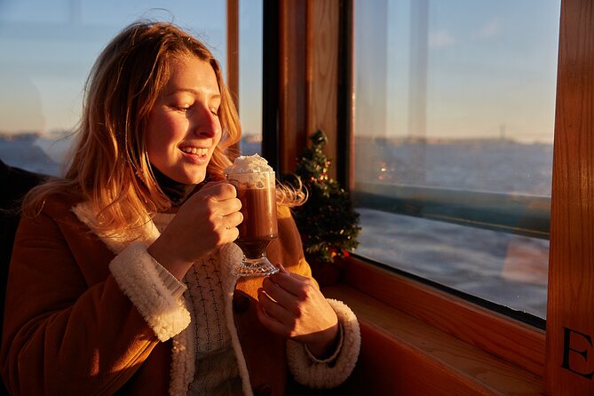 New York City Christmas Holiday Statue and Skyline Cocoa Cruise - Weather, clothing, and accessibility