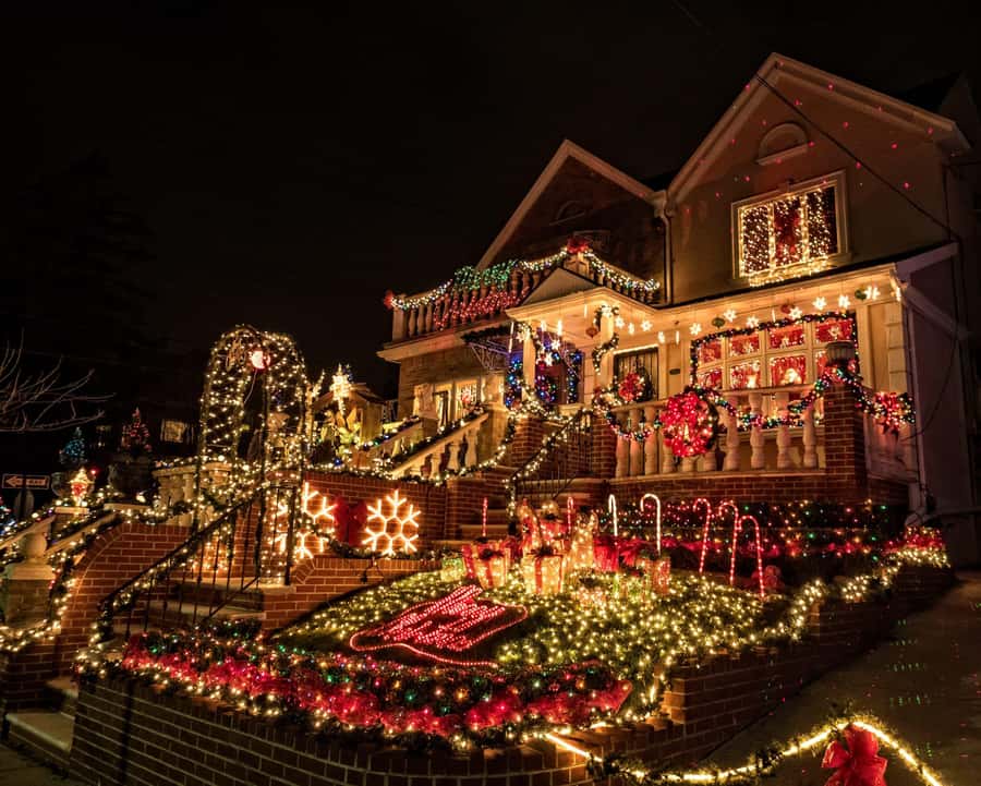 New York: Dyker Heights Christmas Lights Guided Tour - Why Dyker Heights feels different from ordinary New York sightseeing