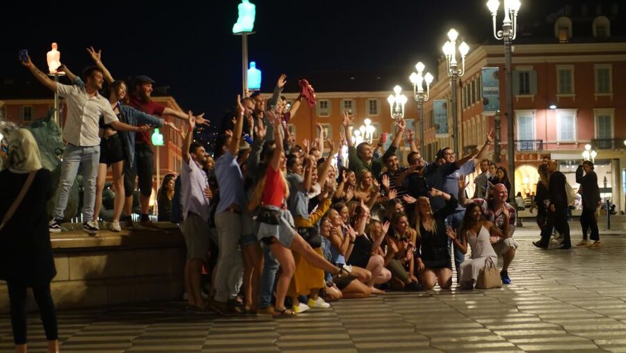 Nice: New Year’s Eve Bar Crawl 2026 - The bar stops: music, drinks, and easy social contact
