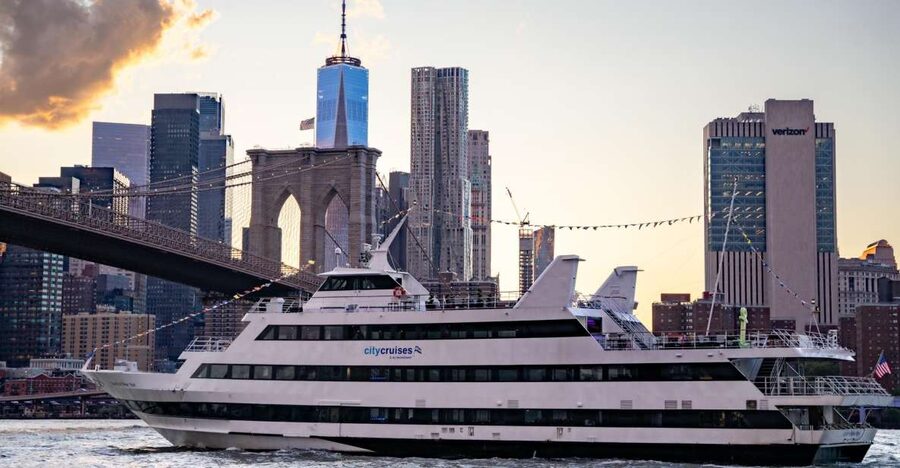 NYC: Christmas Eve Buffet Lunch or Dinner Harbor Cruise - Sailing past Manhattan’s most famous sights