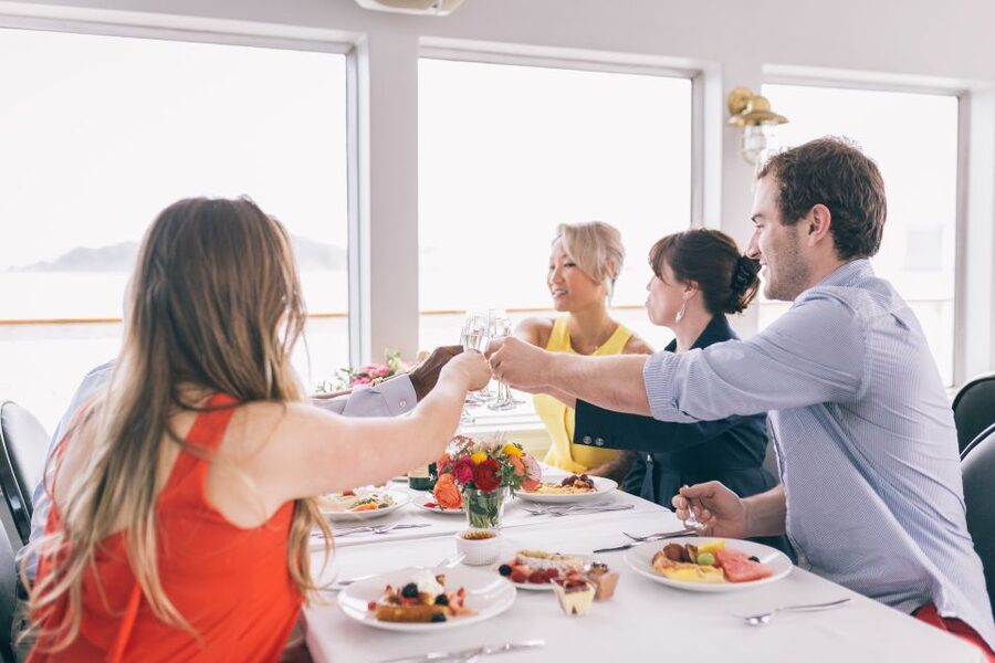 NYC: Christmas Eve Buffet Lunch or Dinner Harbor Cruise - Lunch or dinner: choosing the better Christmas Eve option