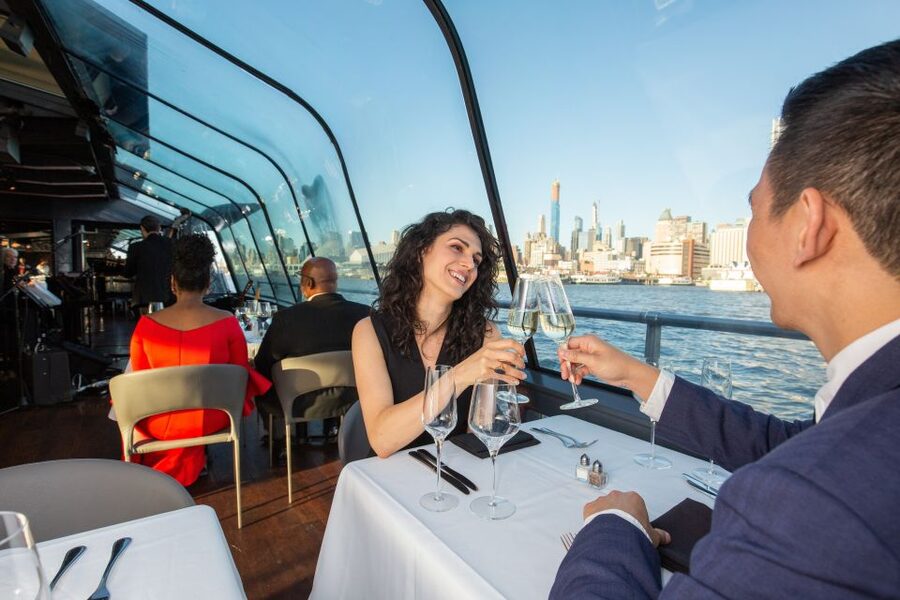 NYC: Christmas Eve Gourmet Brunch or Dinner Harbor Cruise - Should you book the Christmas Eve cruise?