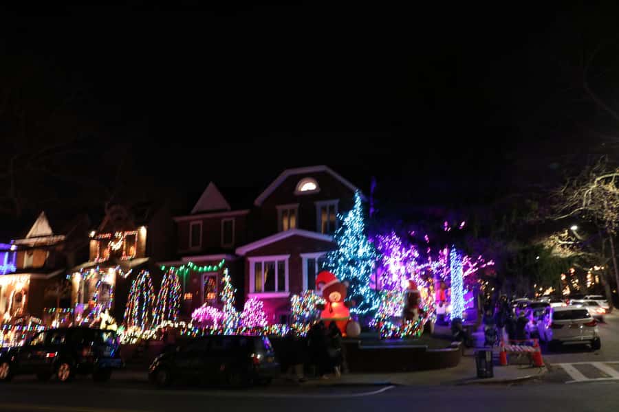 NYC: Christmas Lights Dyker Heights, Bay Ridge and DUMBO - Why Dyker Heights is the star of the evening