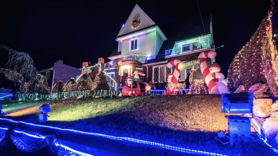 NYC: Christmas Lights Dyker Heights, Bay Ridge and DUMBO - Should you book it?