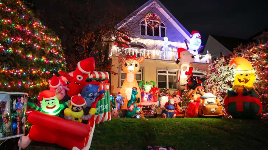 NYC: Christmas Lights Dyker Heights, Bay Ridge and DUMBO - Is $41 a fair price?