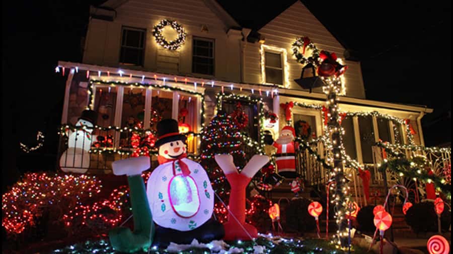 NYC: Christmas Lights Tour and Dyker Heights - Walking Through Dyker Heights