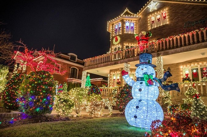 NYC: Dyker Heights Christmas Lights Express from Times Square - Who should book this Dyker Heights tour?