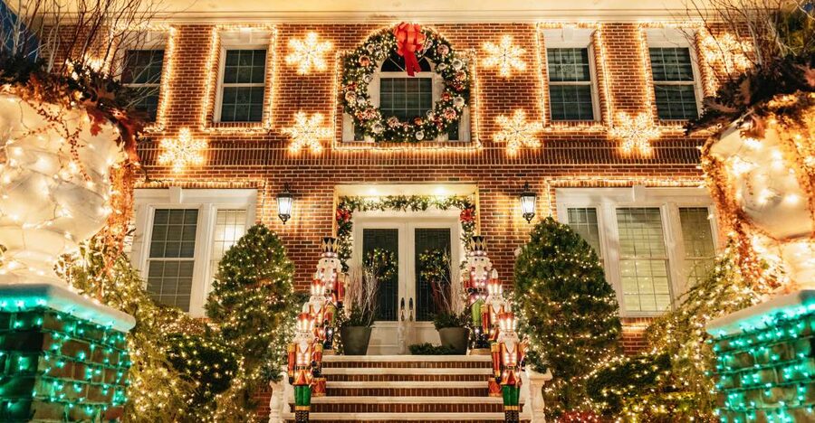 NYC: Dyker Heights Christmas Lights & Skyline View Bus Tour - Why Dyker Heights is worth the ride