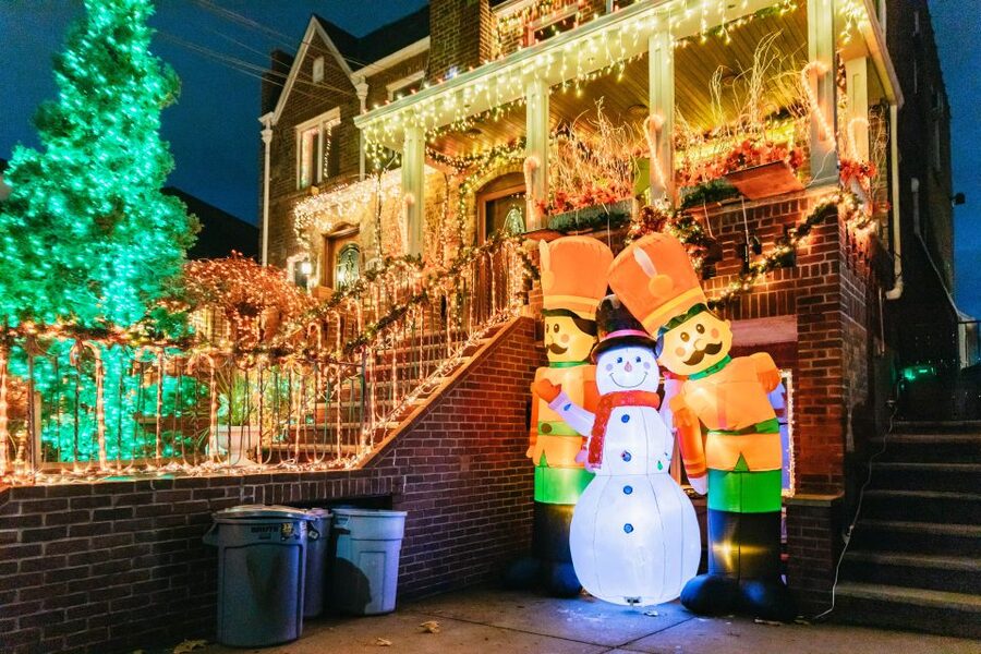 NYC: Dyker Heights Christmas Lights & Skyline View Bus Tour - Should you book it?