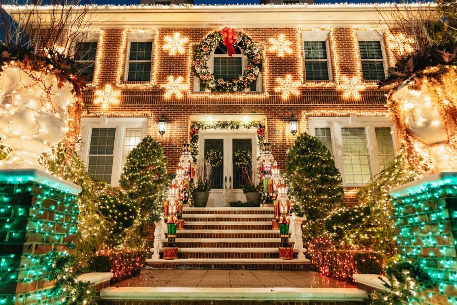 NYC: Dyker Heights Christmas Lights & Skyline View Bus Tour - The Midtown meeting point and ride to Brooklyn
