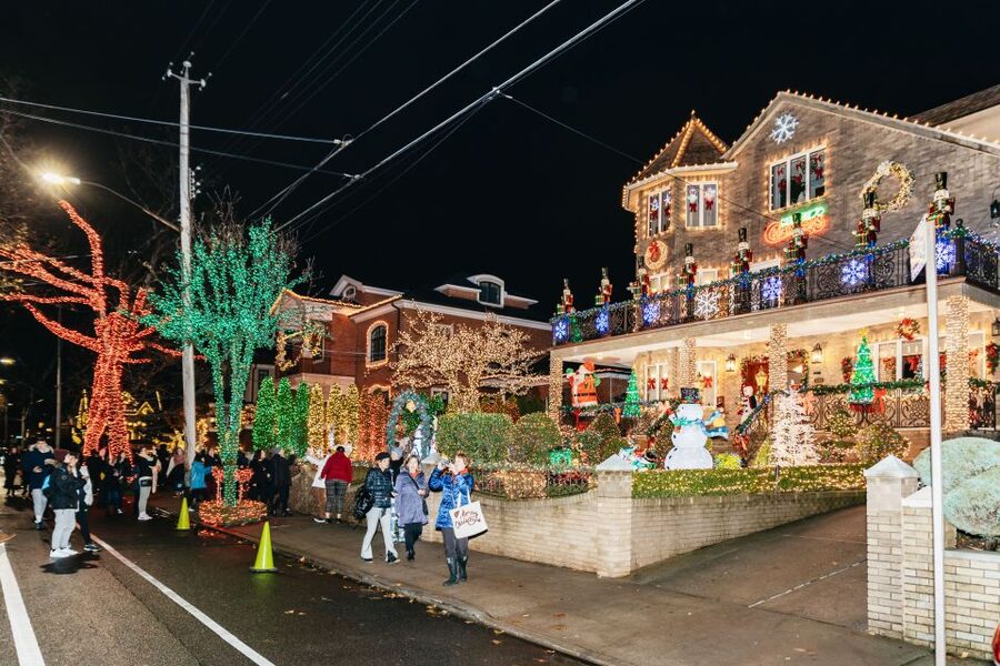 NYC: Dyker Heights Christmas Lights & Skyline View Bus Tour - The ride along the East River to Bryant Park