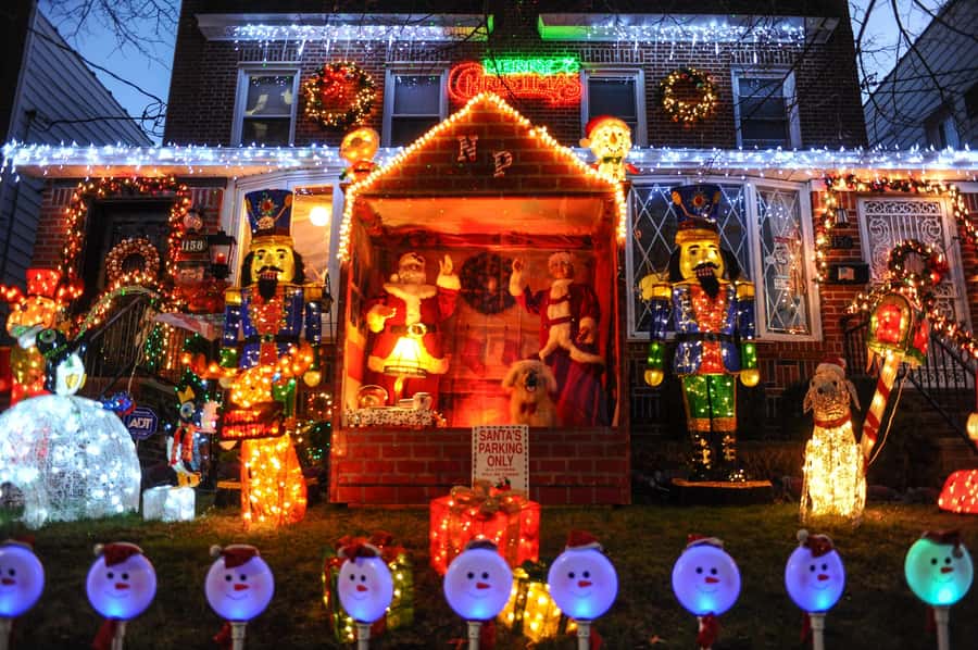 NYC: Dyker Heights Christmas Lights Tour with Hot Cocoa - Is $79 fair for three hours?