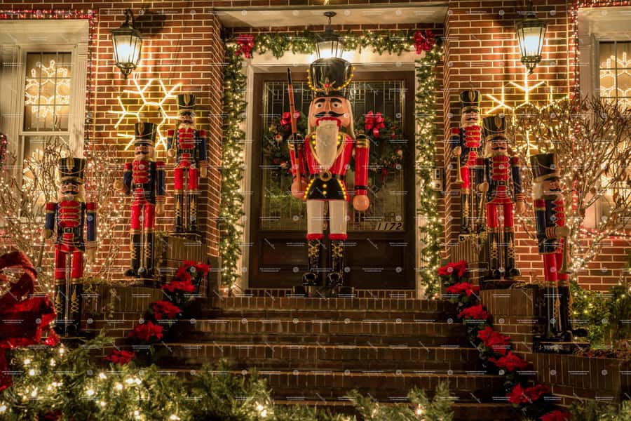NYC: Dyker Heights Christmas Lights Tour with Hot Cocoa - Reaching Dyker Heights after dark