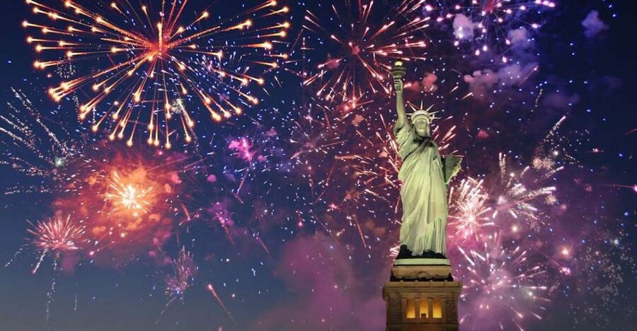 NYC: New Year's Eve Buffet Dinner Fireworks Harbor Cruise - Your reserved table and the three-course buffet