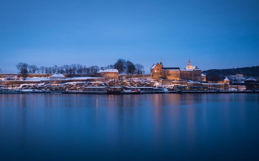 Oslo: 2-hour Christmas Private Walking Tour - City Hall and Oslo’s public face