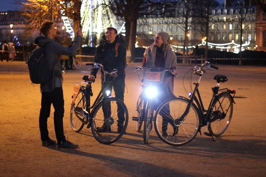 Paris at Christmas: 3-Hour Bike Tour - Notre Dame and Hôtel de Ville