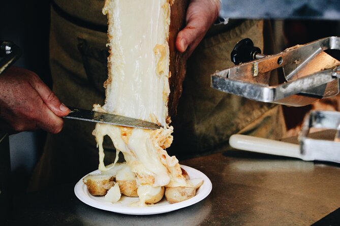 Paris Christmas Food Tour with a Local Guide, and Seasonal Treats - Ending at Luxembourg Gardens
