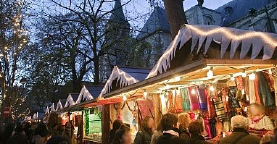 Paris: Christmas Gourmet Tour of St-Germain-des-Prés - The Montparnasse Christmas market stop