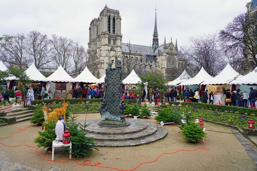Paris: Christmas Market Guided at Notre Dame & Food Tasting - Why this short Notre Dame market walk works