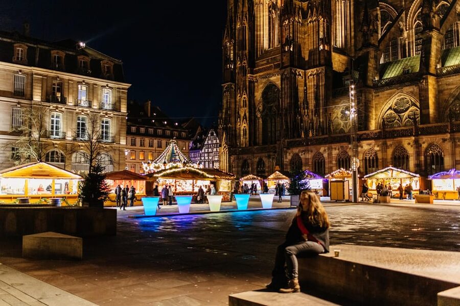 Paris: Christmas Market Guided at Notre Dame & Food Tasting - Meeting beside Notre Dame at 5 Quai de l’Archevêché