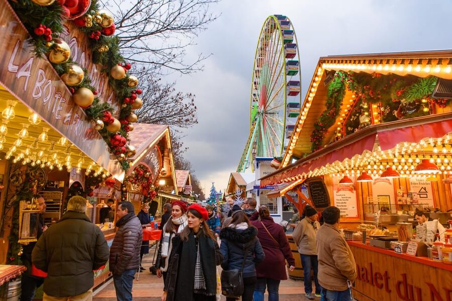 Paris: Christmas Market Guided at Notre Dame & Food Tasting - Notre Dame’s story sets the mood