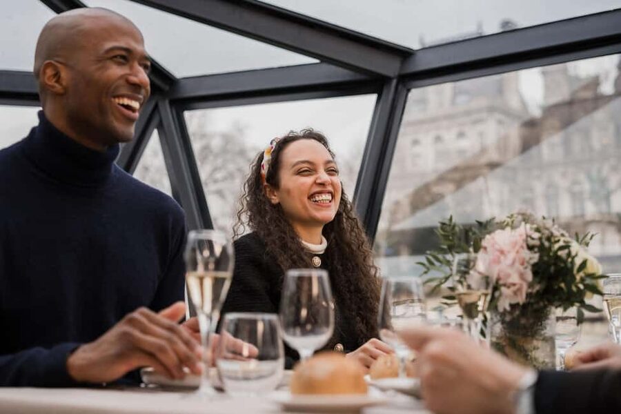 Paris : Christmas Special Lunch Cruise on the Seine River - Key details to know before booking