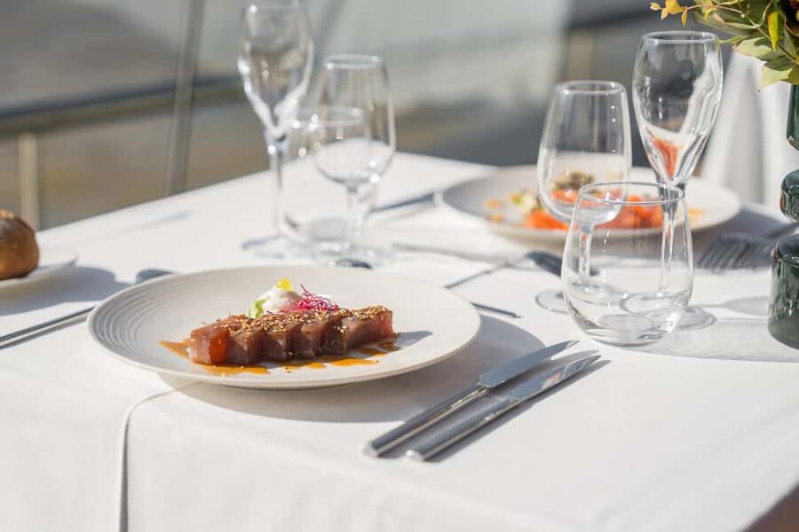 Paris : Christmas Special Lunch Cruise on the Seine River - Is $147 good value?
