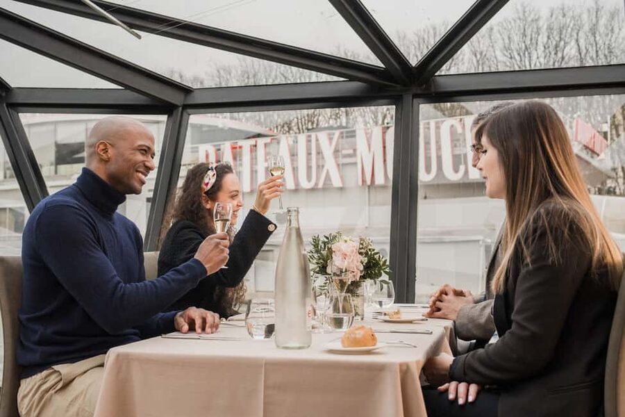 Paris : Christmas Special Lunch Cruise on the Seine River - Practical timing and access