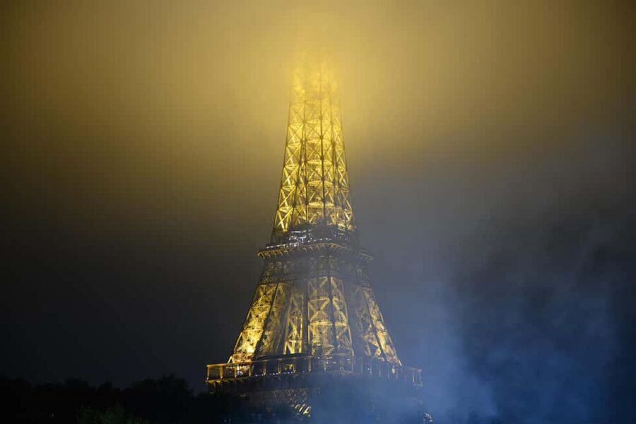 Paris: Experience the magic of Christmas on a walk with a pro photographer - Is $70 a fair price?