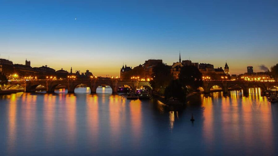 Paris: Experience the magic of Christmas on a walk with a pro photographer - The Champs-Élysées under Christmas lights