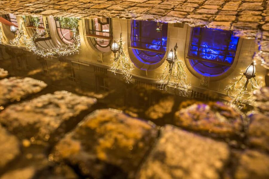 Paris: Experience the magic of Christmas on a walk with a pro photographer - Place Maurice Barrès and the final glow