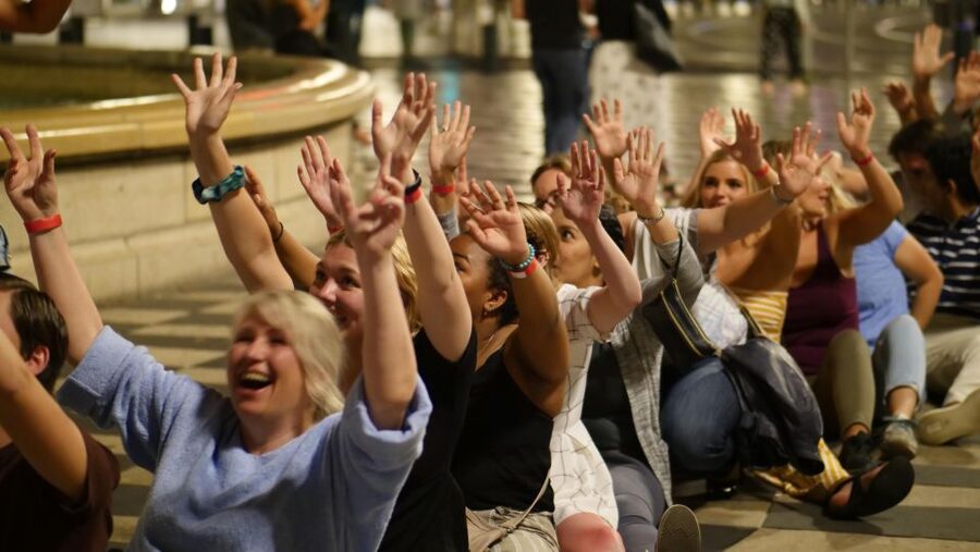 Paris: Guided New Year's Eve Bar Crawl with Drink - What the first bar adds to the evening